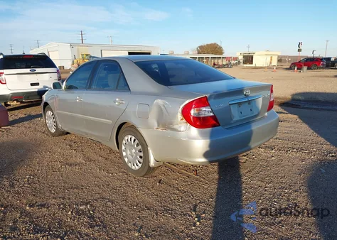 2004 Toyota Camry Le z USA, uszkodzony, nr VIN 4T1BE32K44U274077